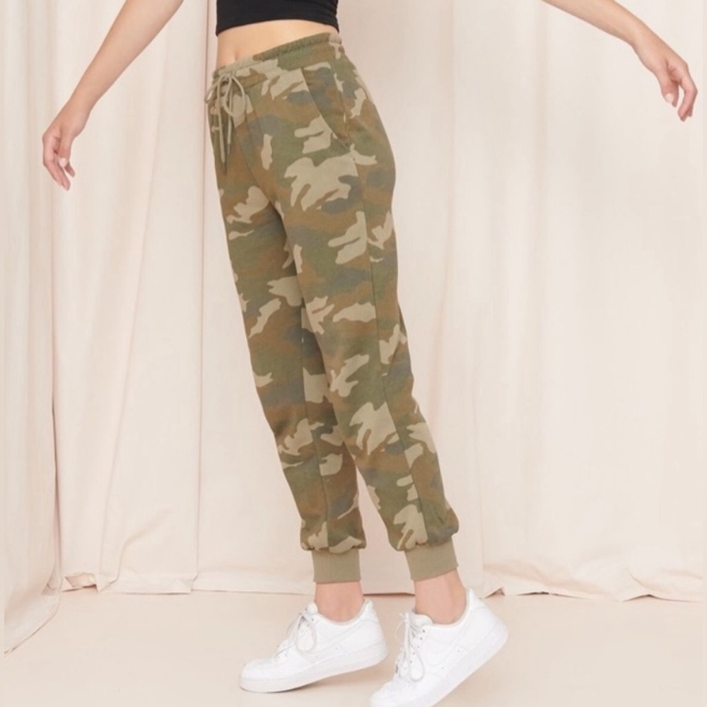 Garage Camo Jogger Sweatpants Large